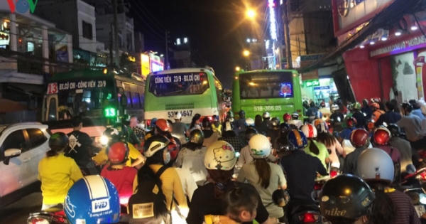 Xe buýt ở TPHCM đang ngày càng mất khách