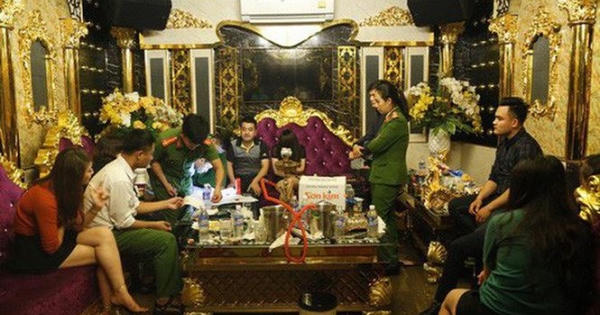 Khởi tố 3 đối tượng trong vụ lãnh đạo ngân hàng, cô giáo dự 'tiệc' ma túy Khởi tố 3 đối tượng trong vụ lãnh đạo ngân hàng, cô giáo dự 'tiệc' ma túy