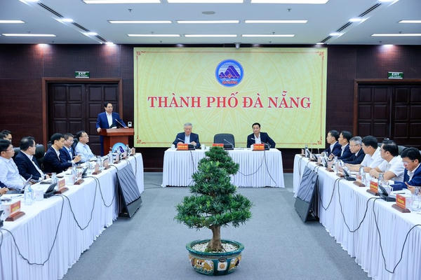 Thủ tướng yêu cầu Đà Nẵng sớm trở thành một "Trung tâm tài chính quốc tế hiện đại" Thủ tướng yêu cầu Đà Nẵng sớm trở thành một "Trung tâm tài chính quốc tế hiện đại"