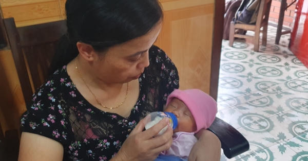 Phát hiện bé gái mới 2 ngày tuổi bị bỏ rơi cùng bức thư tâm thư của người mẹ
