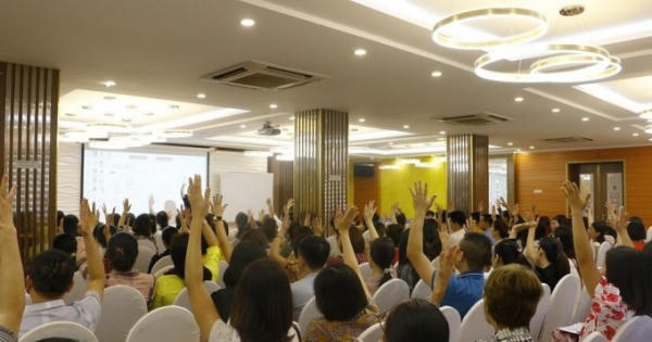 Học cách lắng nghe để trở thành người đồng hành cùng con Học cách lắng nghe để trở thành người đồng hành cùng con