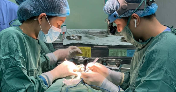 Bệnh viện sản nhi Nghệ An phẫu thuật miễn phí cho 2 em nhỏ dân tộc H'mông