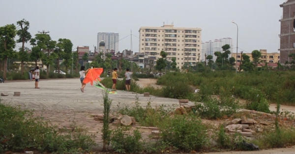 Bản tin Bất động sản Plus: Giao đất khi chưa xong hạ tầng, người dân Khu dịch vụ Vạn Phúc sống khổ sở