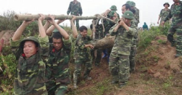 Hải Dương: Đào móng nhà, gia chủ hoảng hồn khi phát hiện quả bom nặng hơn 2 tạ