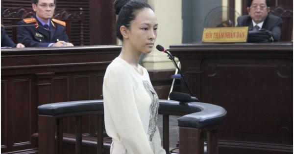 Vụ hoa hậu Phương Nga “vặn” luật sư: “Gậy ông đập lưng ông”