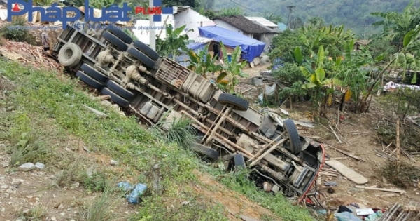 Cao Bằng: Lật xe tải, 3 người  may mắn thoát chết, hàng trăm con lợn chạy tán loạn