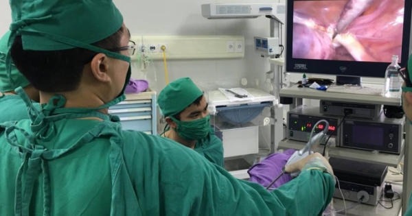 Quảng Ninh: Phẫu thuật nội soi lấy vòng tránh thai "lạc" trong ổ bụng nữ bệnh nhân