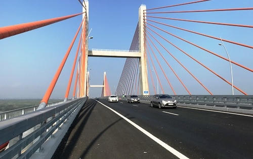 Mặt cầu Bạch Đằng hơn 7.000 tỷ đồng bị lún, võng