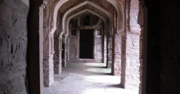 Ám ảnh lời nguyền ở pháo đài Bhangarh