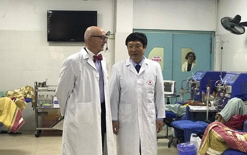 Giáo sư Jean J.Conte: "Tôi yêu bệnh viện thận Hà Nội" Giáo sư Jean J.Conte: "Tôi yêu bệnh viện thận Hà Nội"