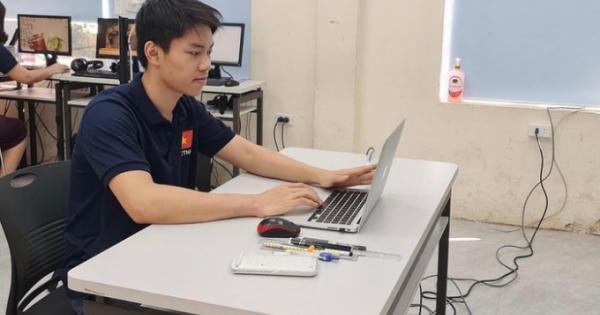 Chân dung nam sinh đất Tổ "ẵm" huy chương Vàng Olympic Vật lý châu Âu 2021 Chân dung nam sinh đất Tổ "ẵm" huy chương Vàng Olympic Vật lý châu Âu 2021