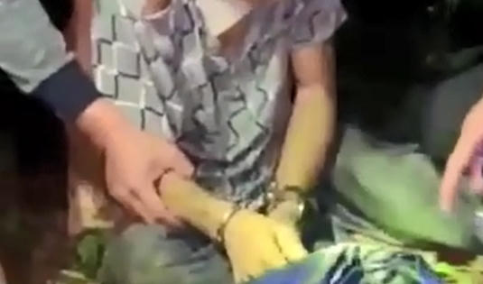 Video trinh sát khống chế kẻ buôn ma túy trong rừng