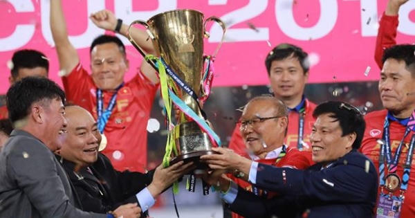 Chiều nay, Thủ tướng tiếp các nhà vô địch AFF Cup 2018 và 2 'ông bầu'