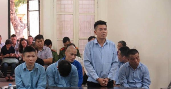 Đang bị truy nã, tiếp tục bắn chết người bằng súng AK Đang bị truy nã, tiếp tục bắn chết người bằng súng AK