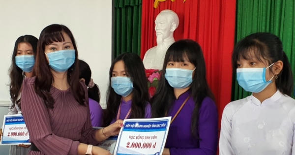 Doanh nhân Bạc Liêu chia sẻ khó khăn với sinh viên mùa dịch COVID-19