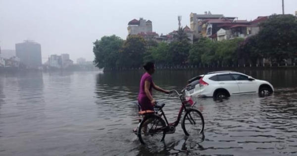 Hà Nội: Người dân khốn khổ trước " phố hóa sông "