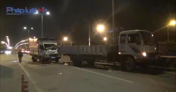 TP HCM: Hai xe tải va chạm trong đêm, 3 người thương vong