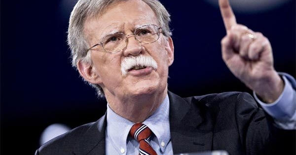 Cựu cố vấn an ninh quốc gia tố cáo sốc về ông Trump