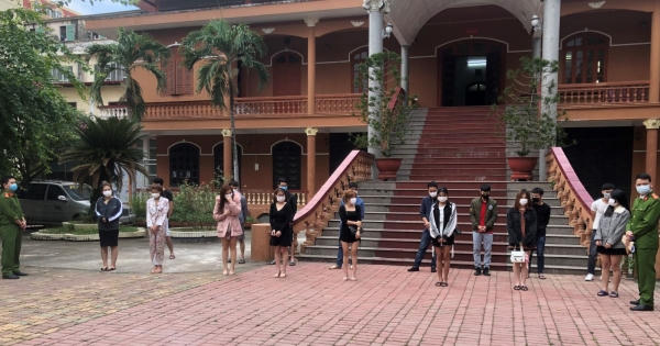 Hưng Yên: 15 nam thanh, nữ tú tụ tập hát, "bay lắc" ma tuý trong quán karaoke