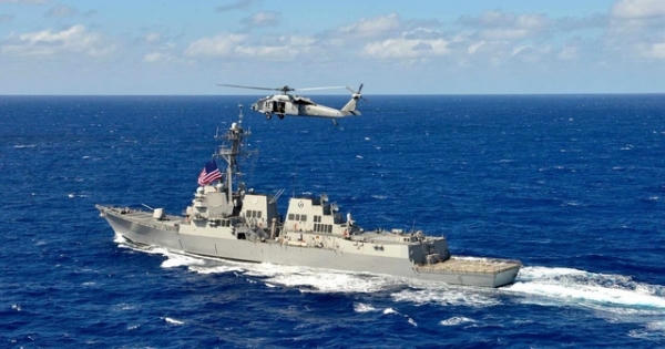 Trung Quốc cử máy bay, tàu chiến bám đuôi tàu Mỹ tuần tra Biển Đông