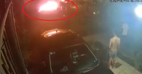 Clip: Kinh hoàng cảnh gã chồng ném bom xăng vào nhà vợ cũ khiến hai cháu bé bị bỏng nặng