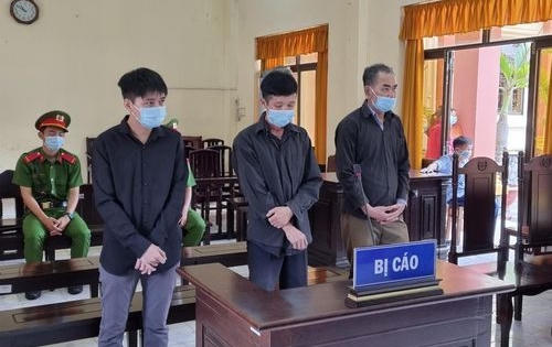 Tổ chức cho người khác vượt biên trái phép, nhận 15 năm tù