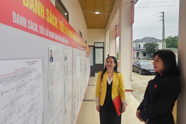 Đoàn công tác của Quốc hội giám sát công tác chuẩn bị bầu cử tại xã Minh Đài