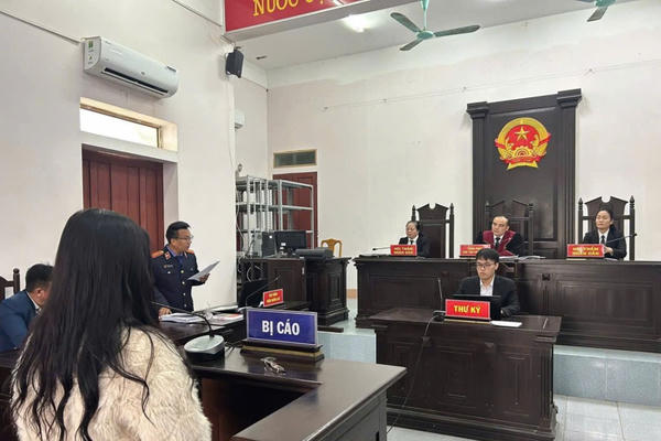 Giao xe cho người chưa đủ điều kiện, cô gái nhận án 18 tháng cải tạo