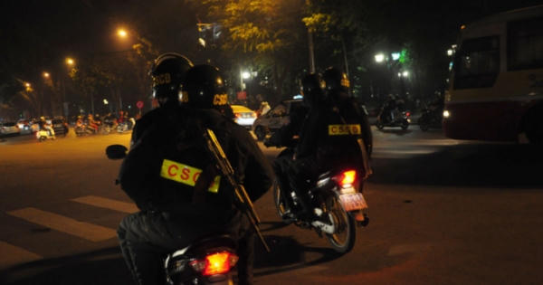Công an Hà Nội ra quân tổng kiểm tra hành chính ban đêm