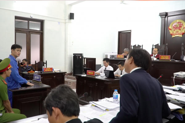 Xét xử vụ án bác sỹ bị cáo buộc hiếp dâm: Bị cáo tố ngược bị hại tội vu khống