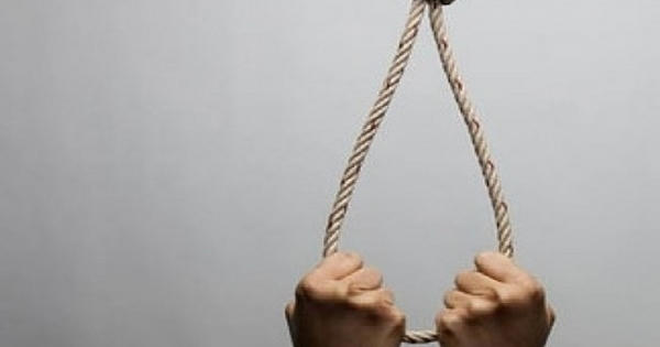 Tá hỏa phát hiện người phụ nữ treo cổ trong nhà
