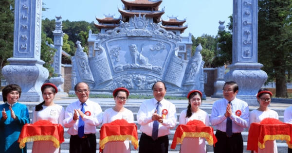 Thủ tướng Nguyễn Xuân Phúc dự lễ khánh thành Đền Chung Sơn, Nam Đàn, Nghệ An