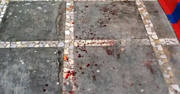 Bị viên gạch rơi từ chung cư trúng đầu bé trai 3 tuổi tử vong