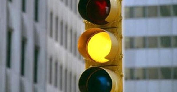 Quy định mới về biển báo, tham gia giao thông khi có đèn vàng từ 1/11