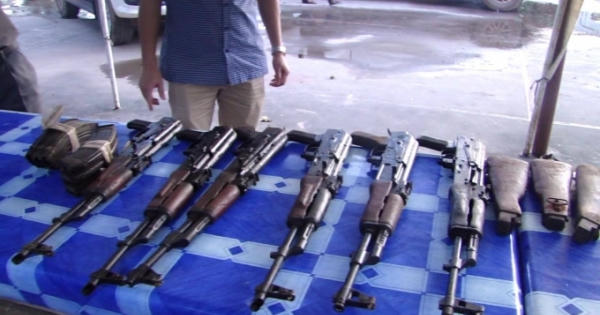 Bắt giữ khẩn cấp đường dây mua bán vũ khí xuyên quốc gia