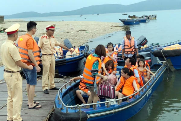 CSGT TP. Móng Cái tăng cường công tác đảm bảo TTATGT nơi địa đầu Tổ quốc