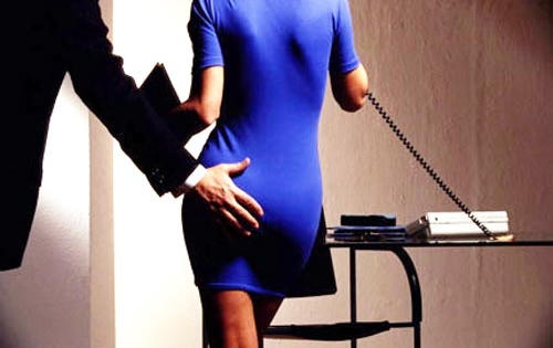 Đề xuất tăng mức xử phạt hành vi sàm sỡ, quấy rối tình dục Đề xuất tăng mức xử phạt hành vi sàm sỡ, quấy rối tình dục