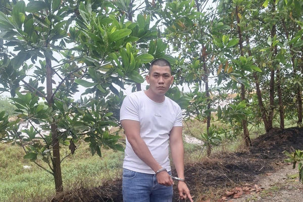 Hơn 2 giờ truy xét, bắt giữ đối tượng cướp tài sản Hơn 2 giờ truy xét, bắt giữ đối tượng cướp tài sản