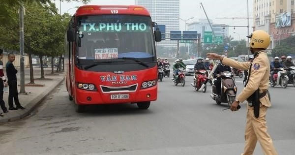 5 ngày nghỉ lễ: Xe khách vẫn còn nhồi nhét, hét giá các 'thượng đế'