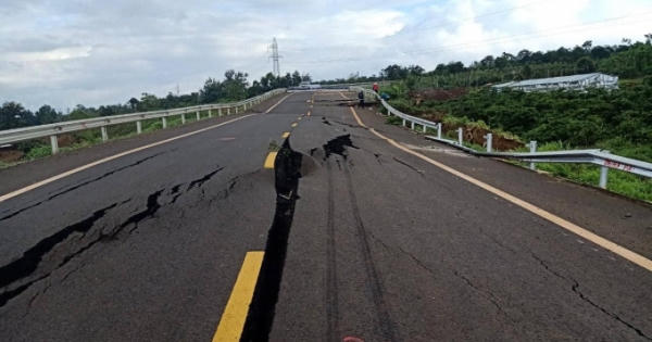 Bộ GTVT xác định nguyên nhân tuyến đường 250 tỷ đồng bị sụt lún ở Gia Lai