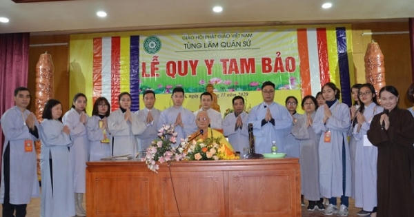 Lễ Quy y Tam bảo cho hơn 500 Phật tử tại chùa Quán sứ