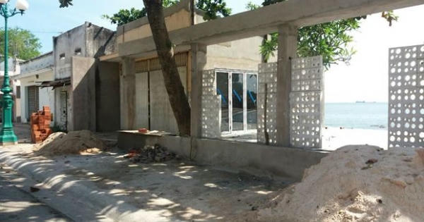 Vũng Tàu: Chưa được cấp giấy phép xây dựng, một hộ dân ngang nhiên đổ đất đá xuống biển