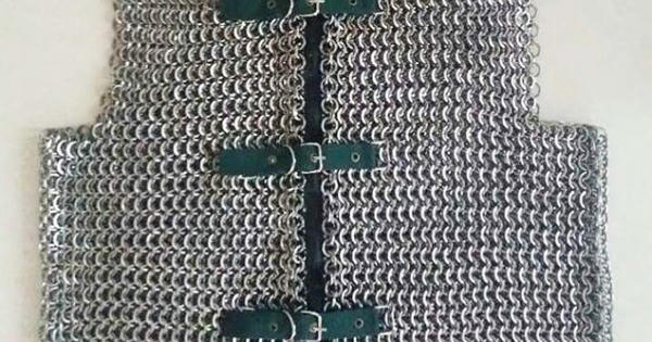 Độc lạ "áo giáp sắt cho hiệp sĩ" giá tiền triệu, nặng gần 10kg Độc lạ "áo giáp sắt cho hiệp sĩ" giá tiền triệu, nặng gần 10kg