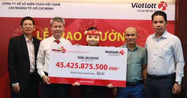 Bỗng dưng trúng số hơn 45 tỷ đồng khi... dạo phố