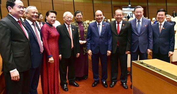 Nổi lửa, giữ lửa và cái chớp mắt lịch sử