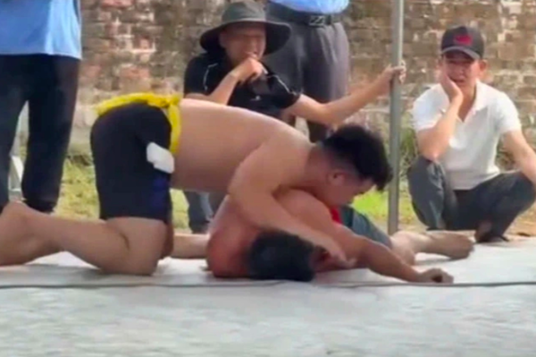 Một người đàn ông tử vong sau khi thi đấu vật tại Lễ hội Vật đầu năm