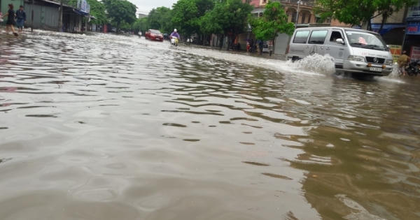 Nghệ An: Nhiều tuyến đường Thành phố Vinh chìm trong biển nước
