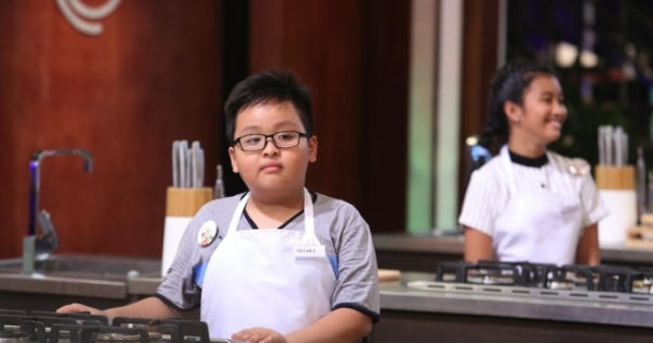 'Tai nạn' siêu dễ thương chỉ có trong Vua đầu bếp nhí Việt Nam