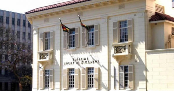 Kiện bạn trai cũ vì tội có "cậu nhỏ" dài bất thường