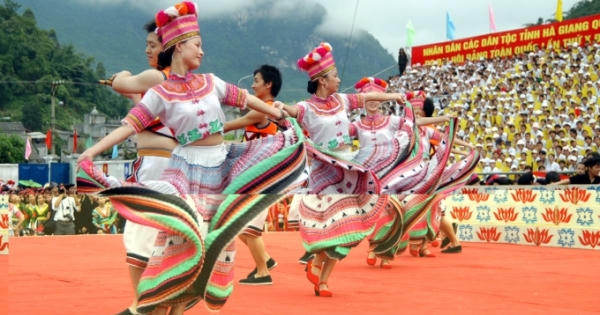 Sưu tầm di sản văn hóa truyền thống điển hình các dân tộc thiểu số Sưu tầm di sản văn hóa truyền thống điển hình các dân tộc thiểu số